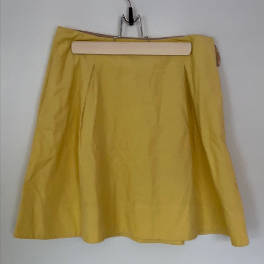 Cute mini skirt with pockets. Like a tennis shirt.